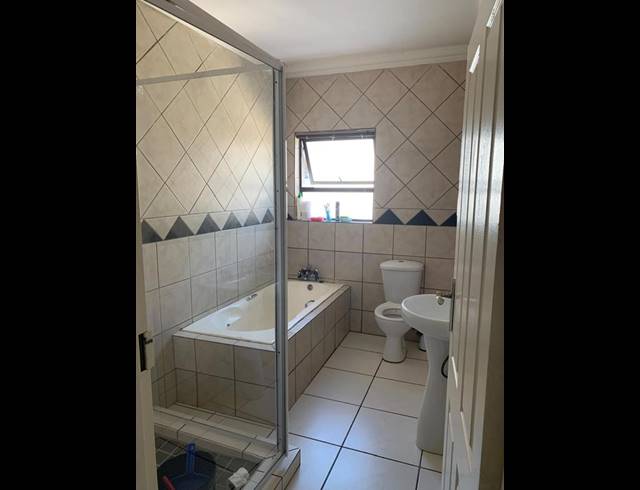 6 BEDROOM HOUSE FOR SALE IN NINAPARK